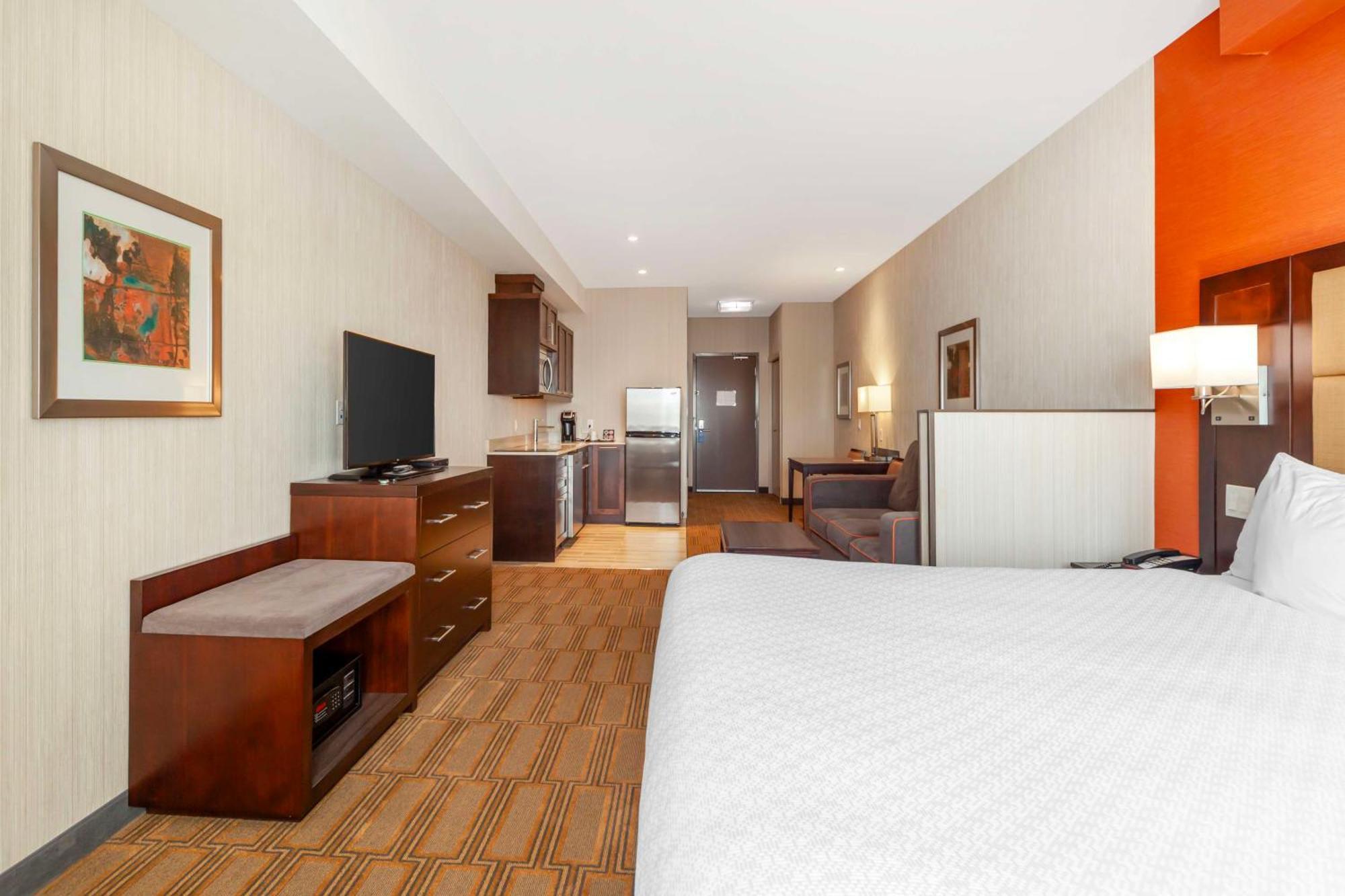 Best Western Plus Chateau Fort St. John Exterior photo