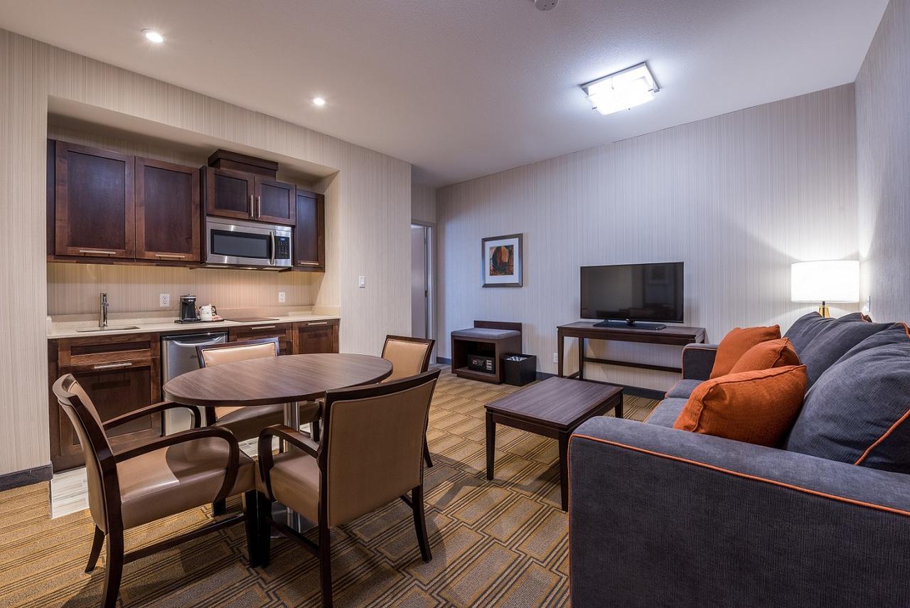 Best Western Plus Chateau Fort St. John Exterior photo